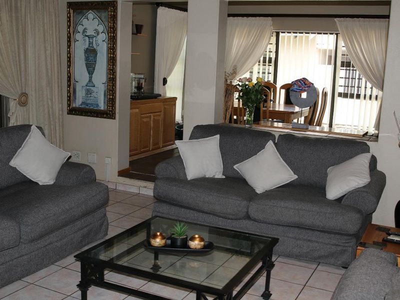 Stunning Family Home for Sale in Brackenhurst - Photo 8