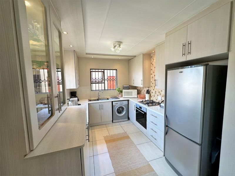 Pet Friendly two-bedroom two-bathroom ground floor simplex home for rent in North Riding - Photo 10