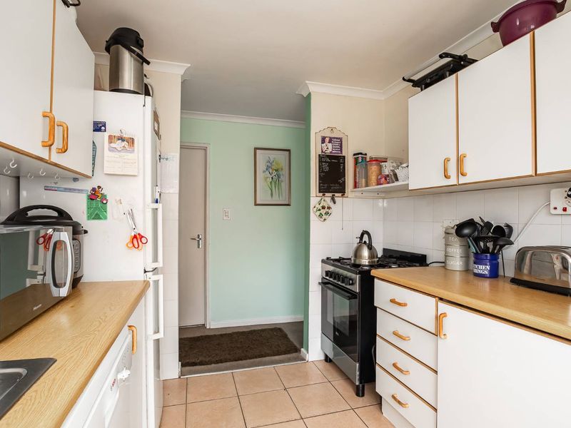 Beautiful 3-Bedroom Home in a Peaceful Neighbourhood - Photo 9