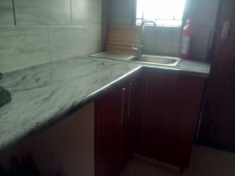 Cozy 2-Bedroom Flat with Modern Amenities in Devon, Nigel - Photo 4