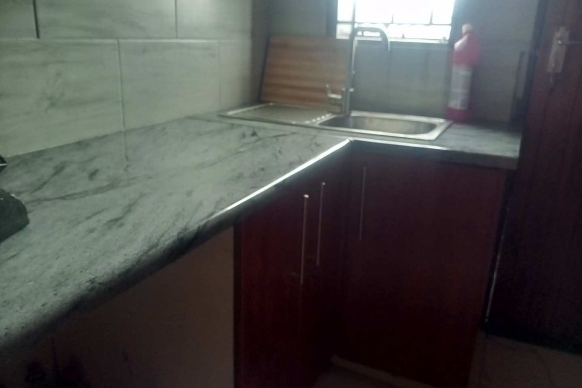 Cozy 2-Bedroom Flat with Modern Amenities in Devon, Nigel - Photo 4