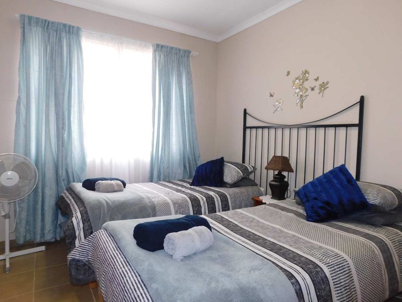 Corner property : Perfect for self catering units!! - Photo 5