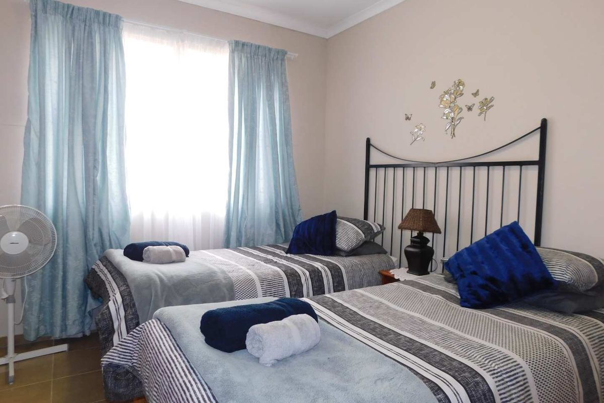 Corner property : Perfect for self catering units!! - Photo 5