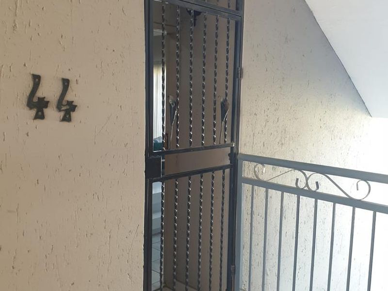 Two-Bedroom First Floor Apartment for Sale in Oaklane Mews, Brakpan - Photo 3