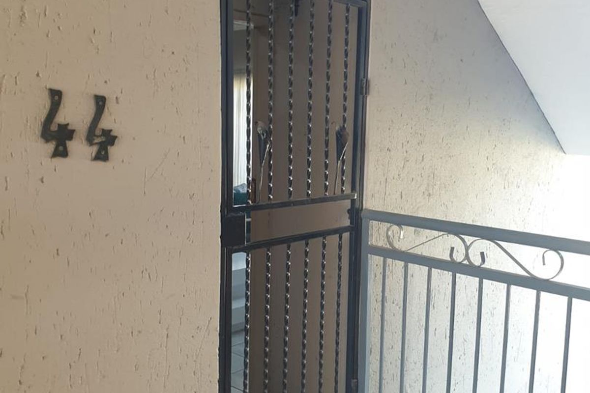 Two-Bedroom First Floor Apartment for Sale in Oaklane Mews, Brakpan - Photo 3