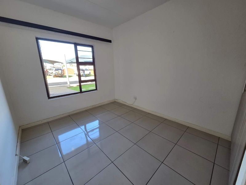 Secure 2-Bedroom Garden Unit – Pet-Friendly - Photo 8