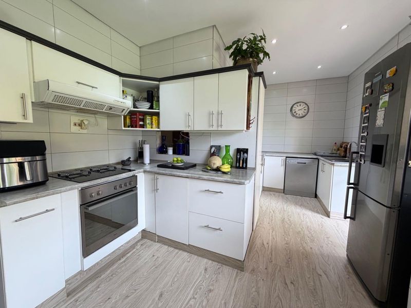 3 or 4 bedroom FAMILY HOME Selling! - Photo 6