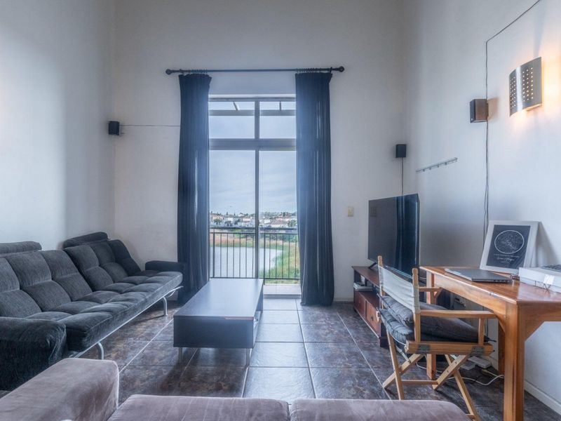 Spacious Loft Living Near Canal Walk - Photo 4