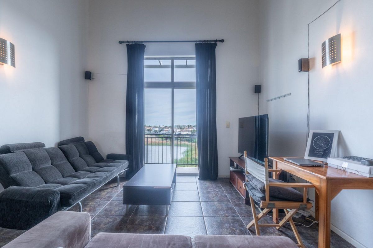 Spacious Loft Living Near Canal Walk - Photo 4