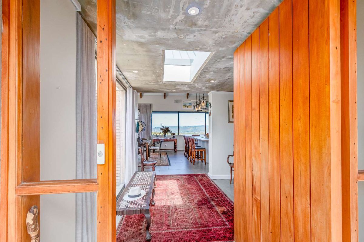 Modern, Industrial Farmhouse with Ravine views - Photo 3