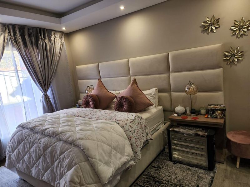 Luxury Living Starts Here – Your Heuwelsig Haven Awaits! - Photo 6