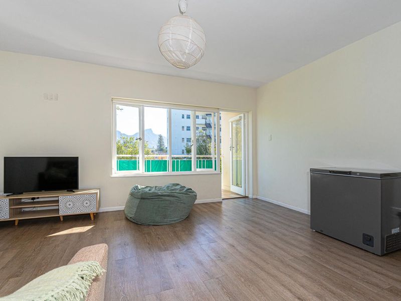 Sunny 2-Bedroom Apartment with Amazing Views - Photo 8