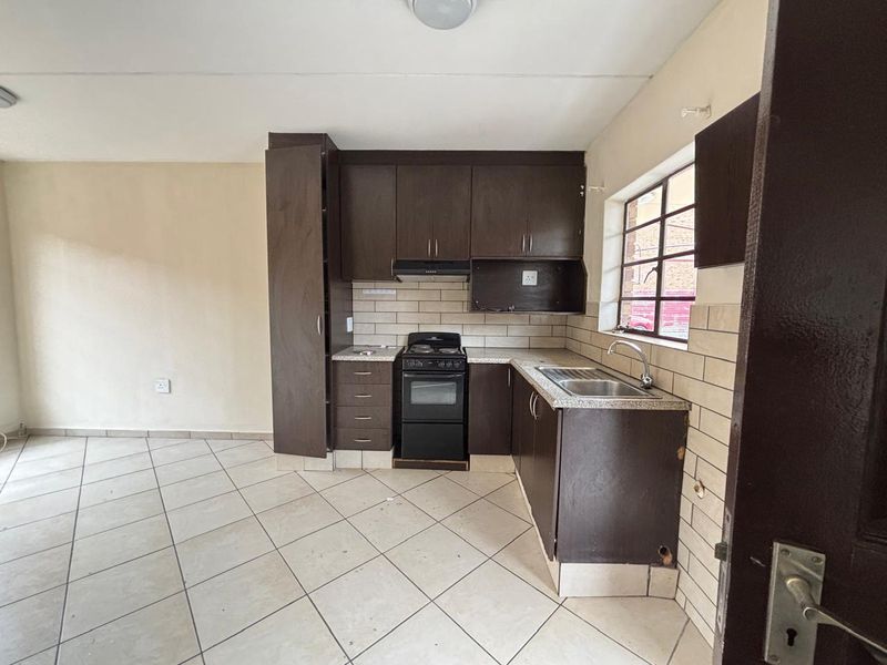 1 Bedroom Apartment for sale in Kempton Park - Photo 7