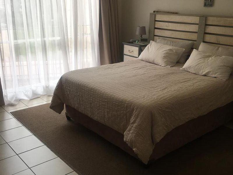 1st floor 3 bedroom apartment in secure complex - Photo 2