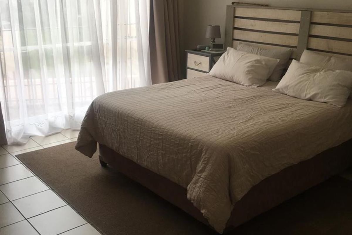 1st floor 3 bedroom apartment in secure complex - Photo 2