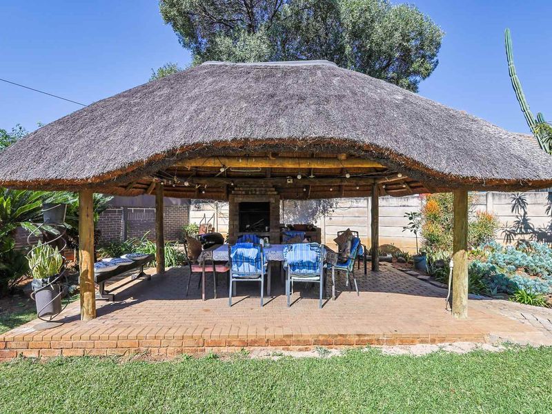 Beautiful 3-Bedroom Family Home with Fantastic Entertainment Areas in Meyerspark - Photo 9