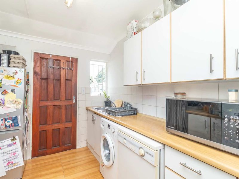 Perfect 3 bedroom Townhouse in a Secure Complex in Northwold - Photo 8