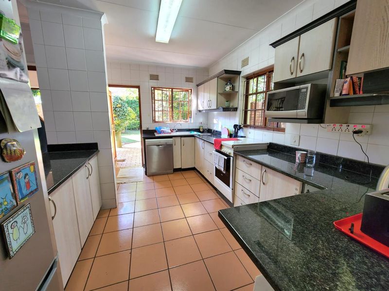2 Bedroom Townhouse For Sale in Hillcrest - Photo 5