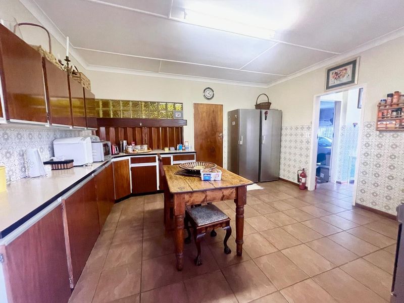 Beautiful 4 bedroom house with a flat for sale - Photo 7