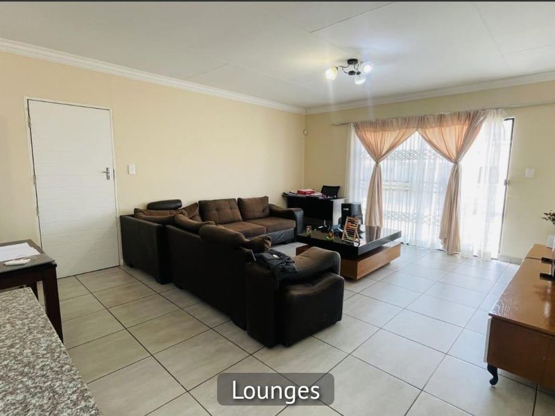 3 Bedroom House for Sale in Amandasig, Pretoria - Photo 8