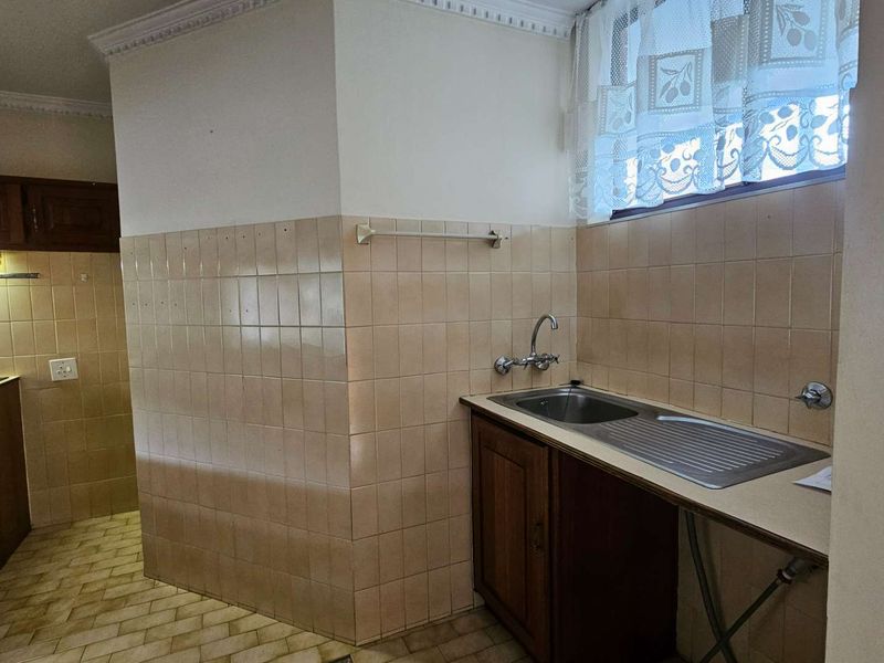 Spacious 1-Bedroom Flat in Exclusive 50+ Community - Photo 4