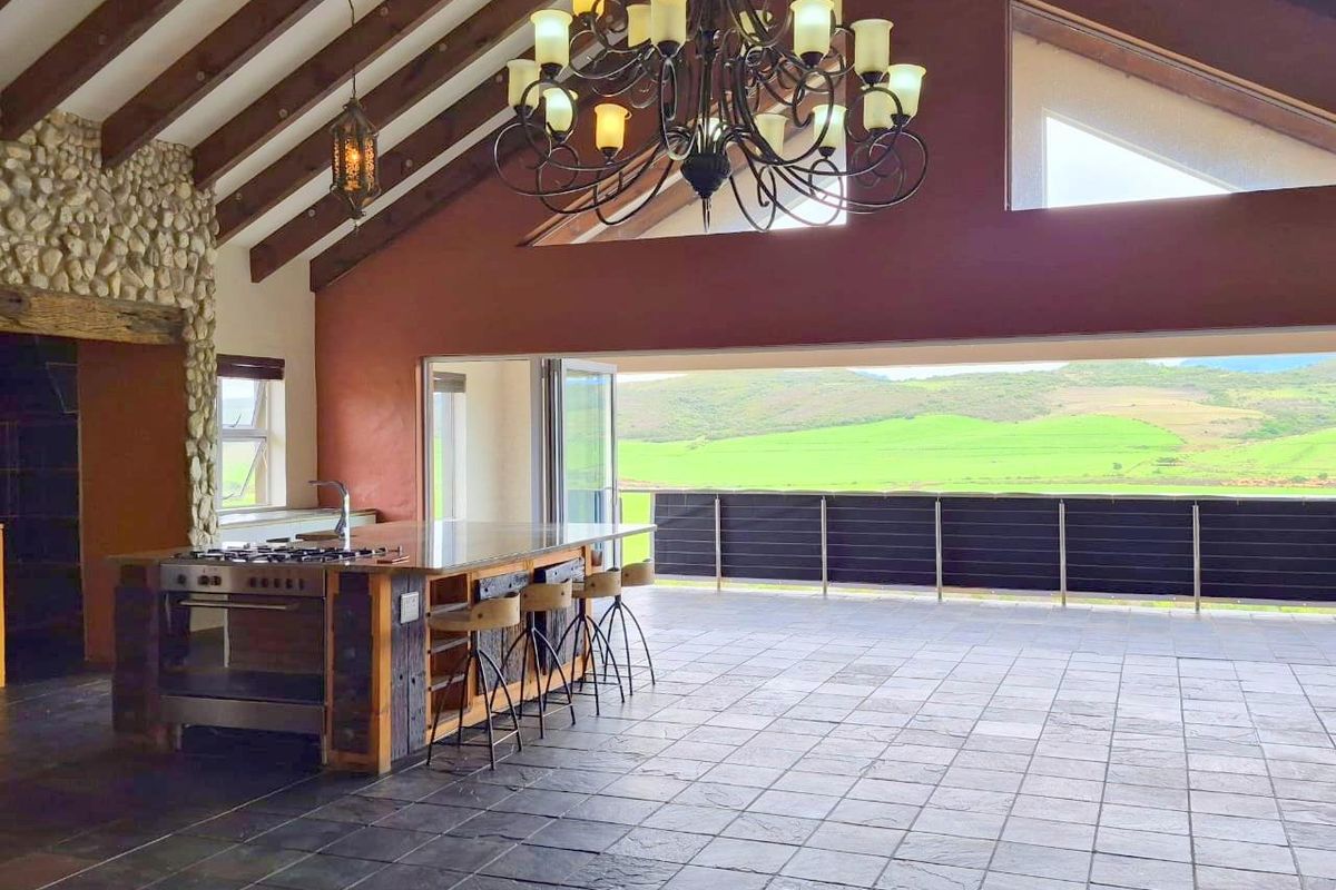 Exceptional Family Home in Reebok: A Perfect Blend of Rustic Charm and Contemporary Sophistication - Photo 3