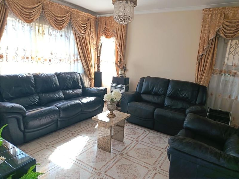 4 Bedroom House for sale in Crossmoor - Photo 2