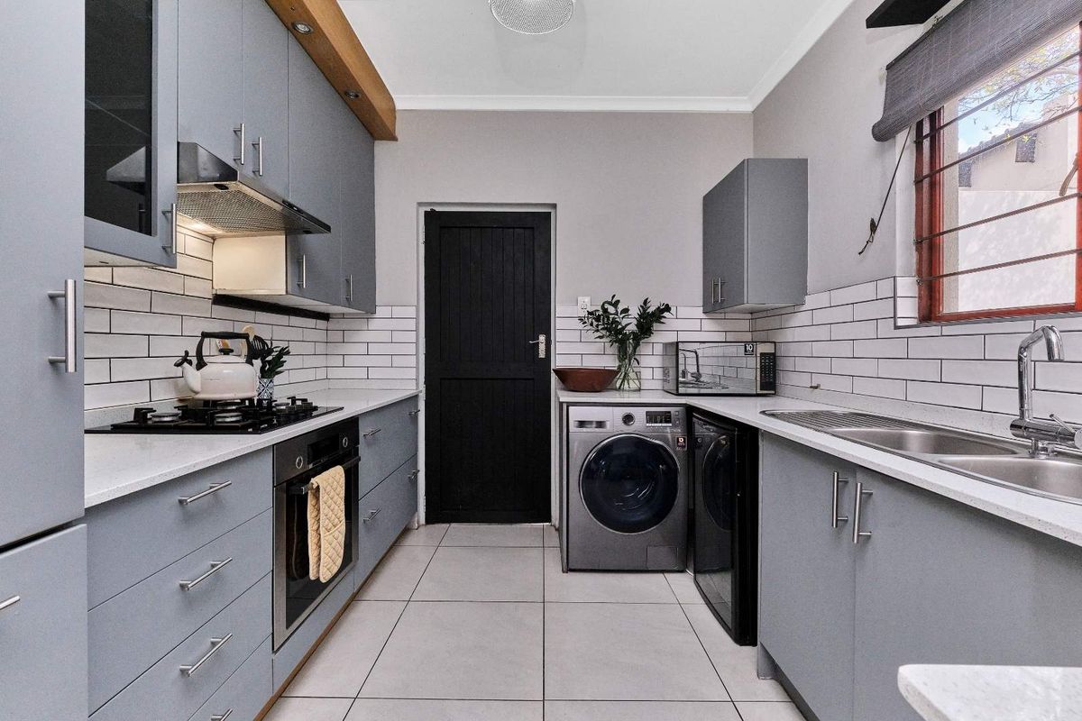 Modern Living Made Easy in a Prime Location. - Photo 2