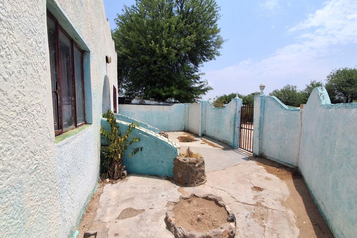 3 bedroom house for sale in Okahandja - Photo 2