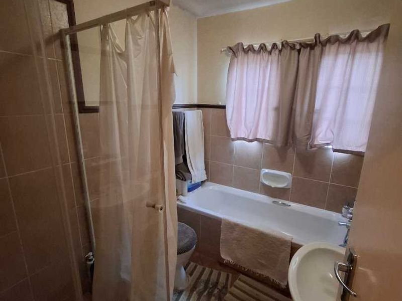 2 Bedroom unit in Olympus, Faerie Glen - Photo 5