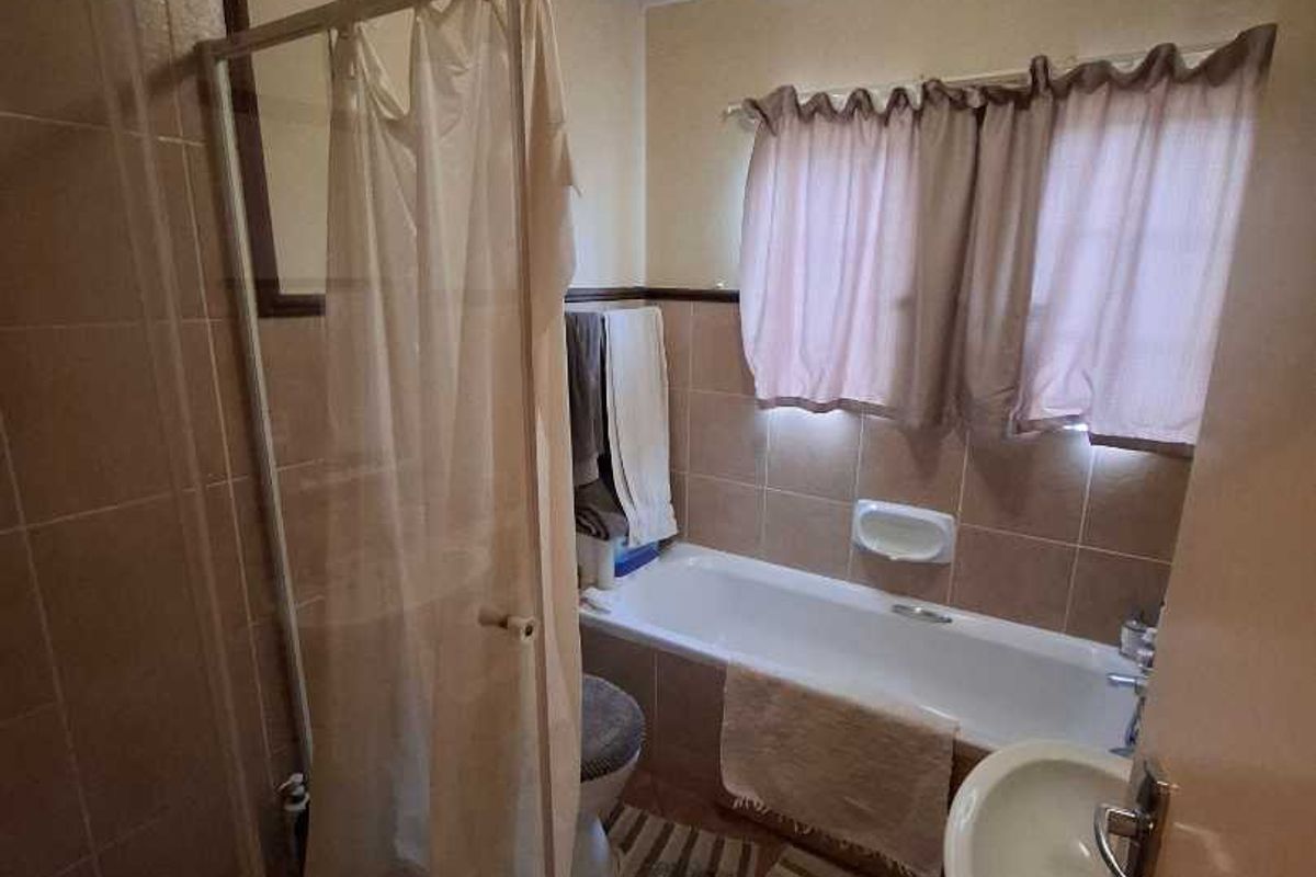 2 Bedroom unit in Olympus, Faerie Glen - Photo 5