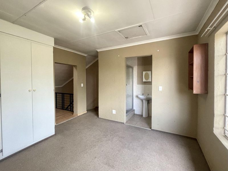 Lock-Up-&-Go Investment Gem in Established Estate | 2-Bed + Loft - Photo 6
