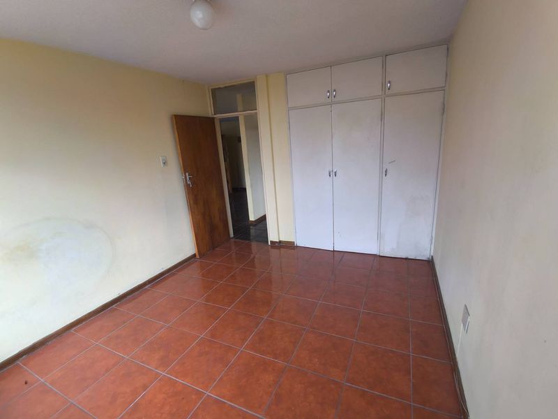 Spacious 2 Bedroom Apartment  in Sunnyside - Photo 9