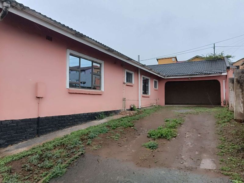 🏡 Incredible Value! Spacious 4-Bedroom Family Home for Sale in Imbali Extension 18 with Stunning Elevated Views - Photo 4