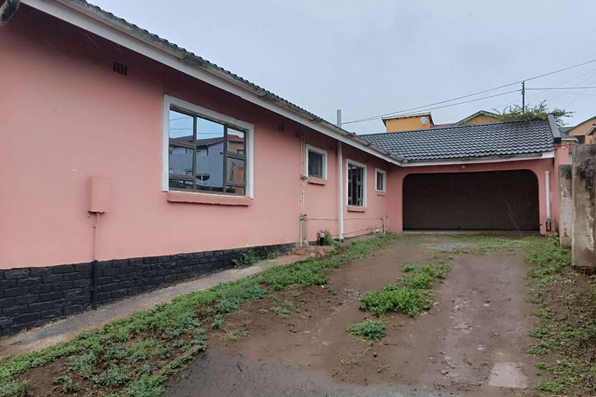 🏡 Incredible Value! Spacious 4-Bedroom Family Home for Sale in Imbali Extension 18 with Stunning Elevated Views - Photo 4