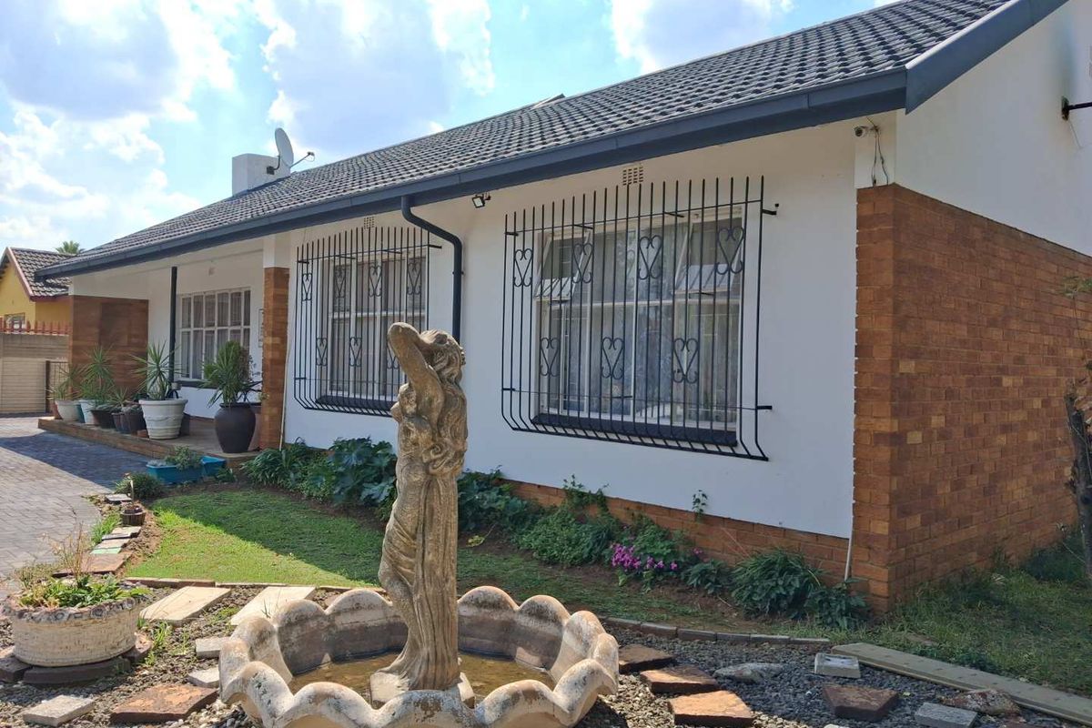 3 Bedroom House For Sale in Vanderbijlpark SE6 - Photo 2