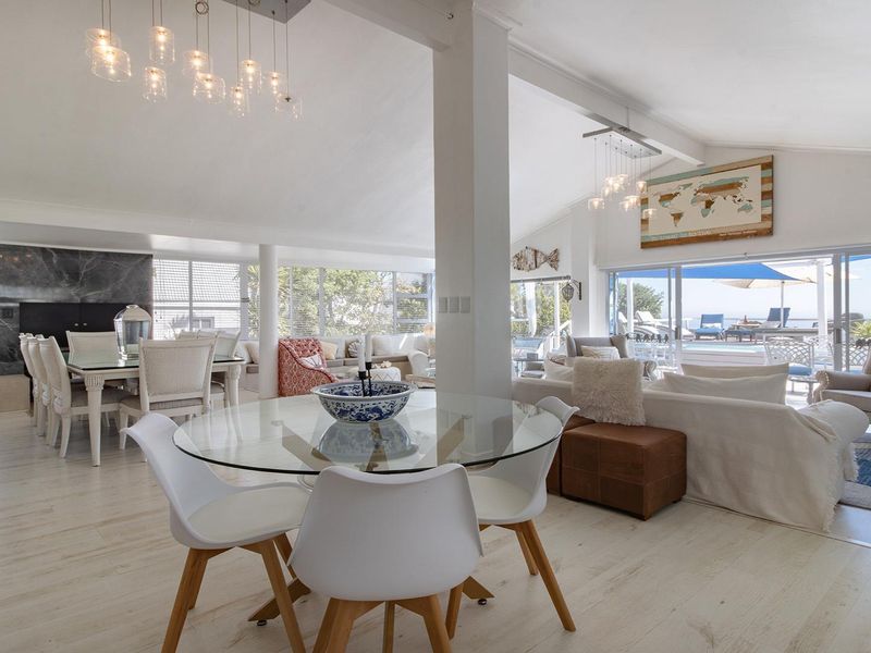 Spacious Coastal Living: 4-Bedroom Family Home for Sale in Grotto Bay - Photo 5