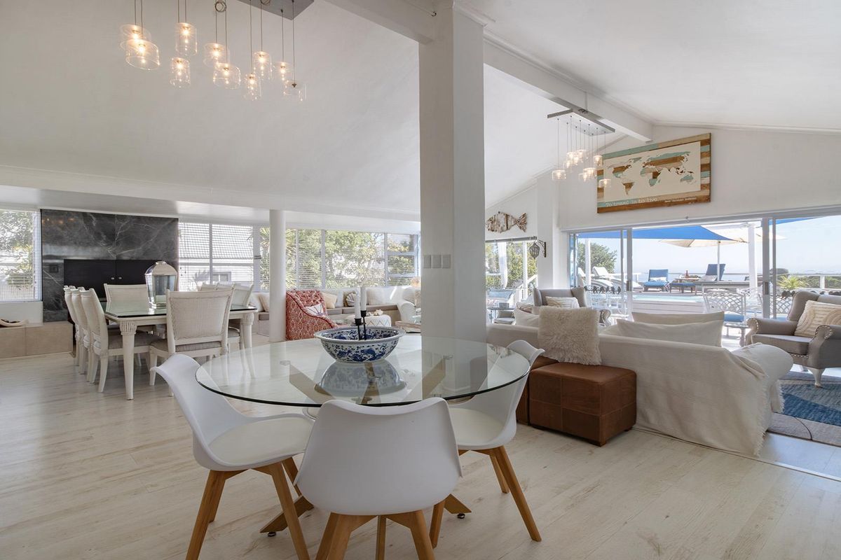 Spacious Coastal Living: 4-Bedroom Family Home for Sale in Grotto Bay - Photo 5