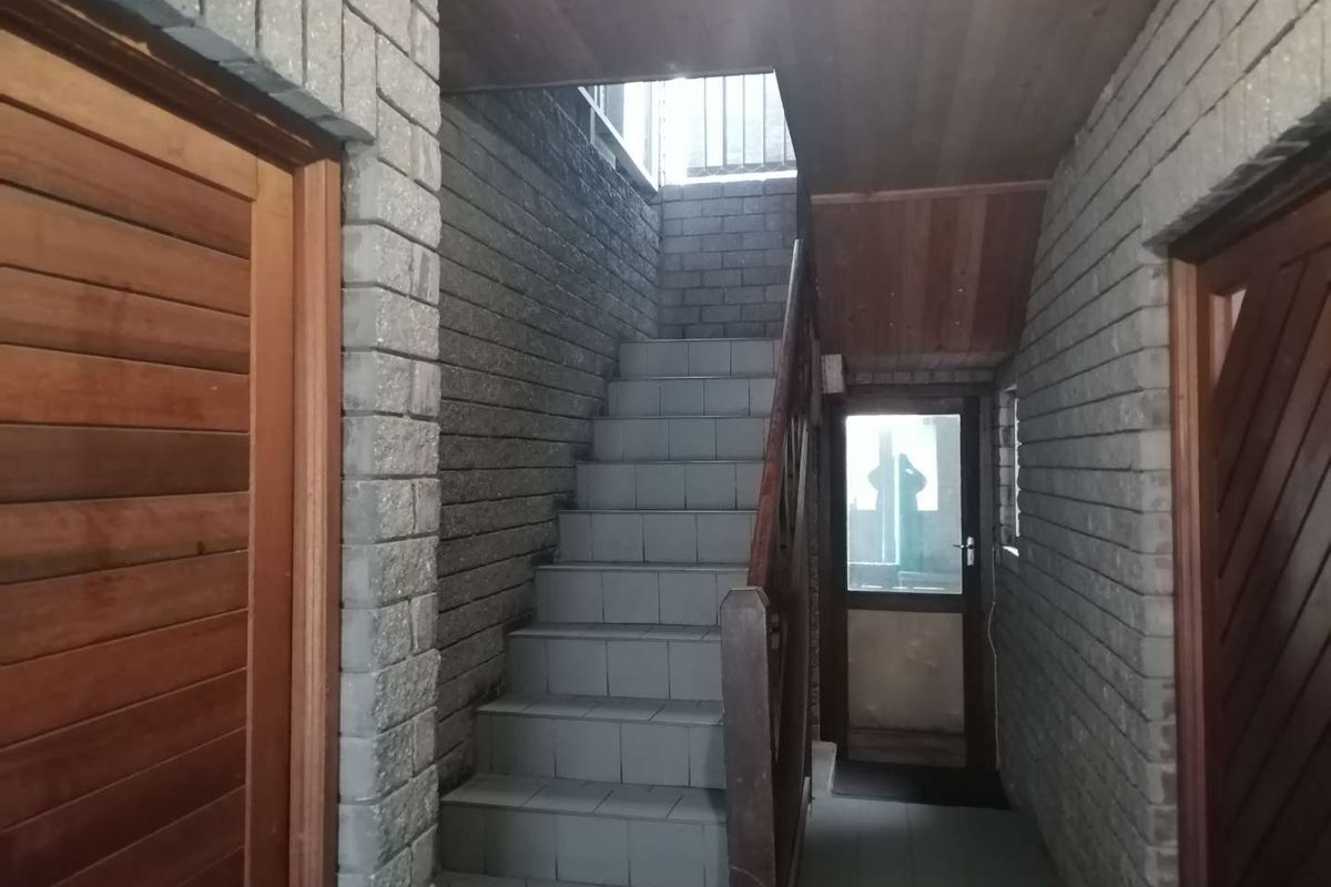 Bettys Bay-5 Bedroom Double Storey - Photo 2