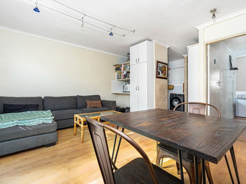 Beautiful 3 bedroom Duplex Apartment in Diep River R2 495 000.00 - Photo 4