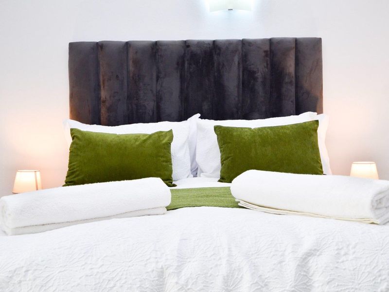 Spacious Fully Furnished Bachelor Flat for Rent – Eros - Photo 8