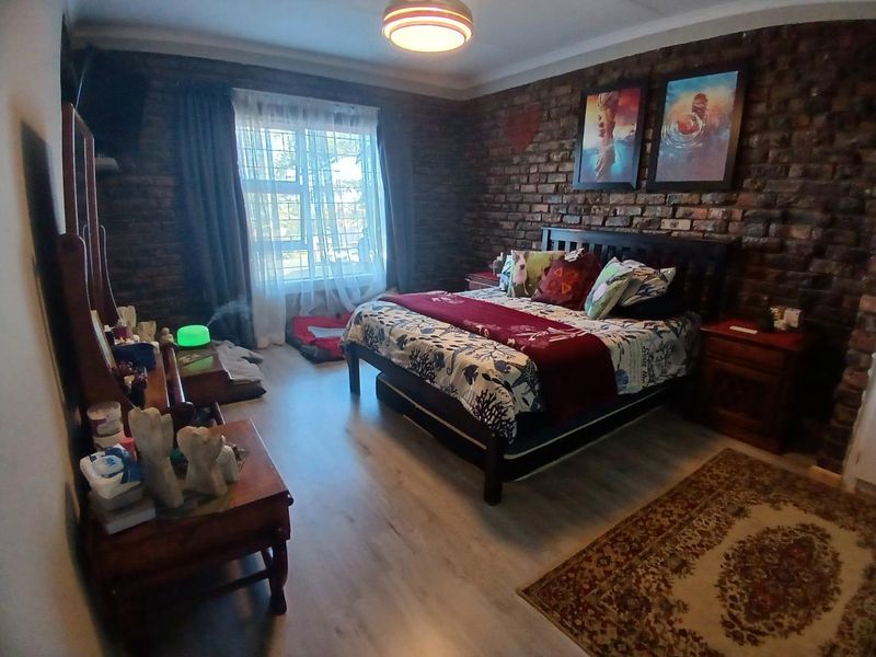 Spacious Face-brick home with panoramic ocean views - Photo 9