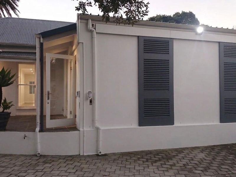Prime Constantia 95 sqm Office with potential Rental Offset. - Photo 4