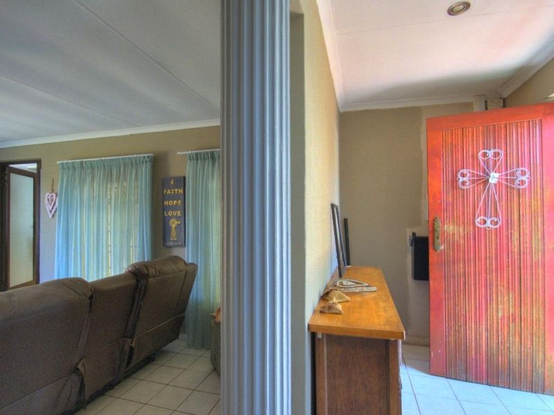 Beautiful Family home with Cottage - Photo 10