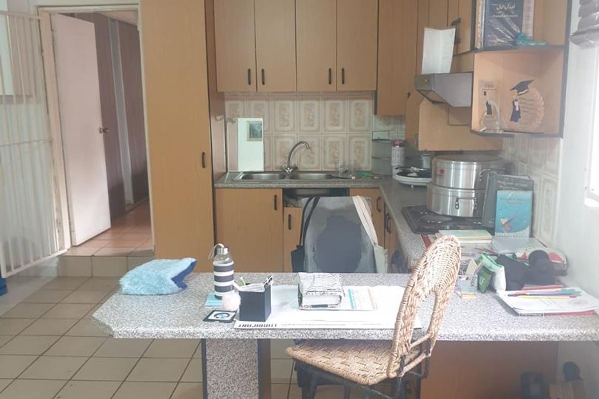 Opportunity Awaits: Spacious 3-Bedroom Home with Private 1-Bedroom Flatlet in Secure Dewald Hattingh Park, Benoni - Photo 5