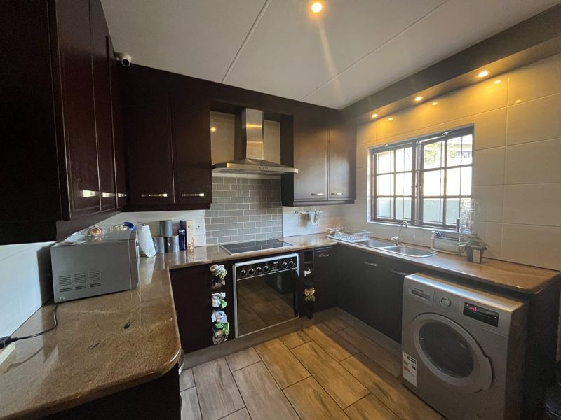 Hendra - Perfect Starter Home awaits in Sunningdale - Photo 4