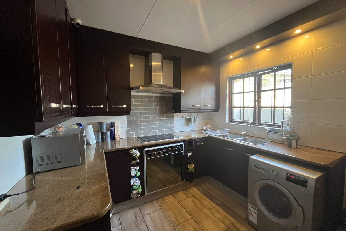Hendra - Perfect Starter Home awaits in Sunningdale - Photo 4