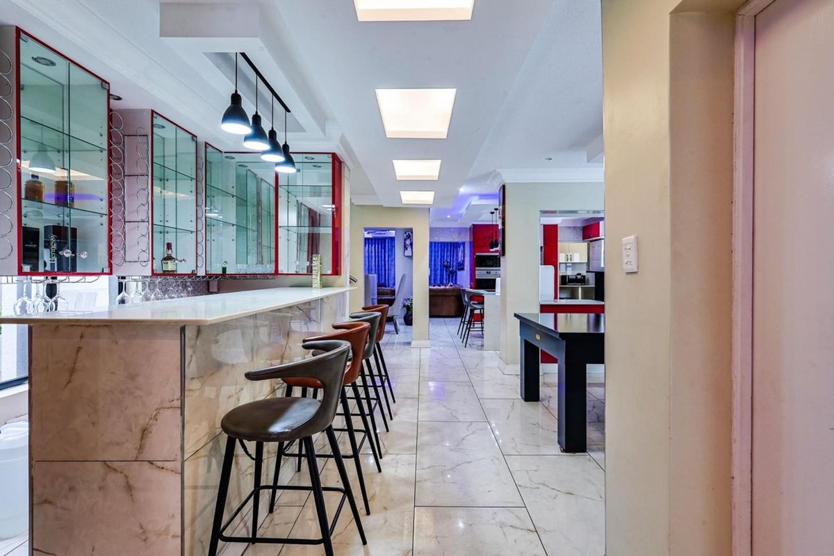 Luxury 5-Bedroom Fully Furnished Home for Rent in Exclusive Gated Estate – East of Pretoria - Photo 5