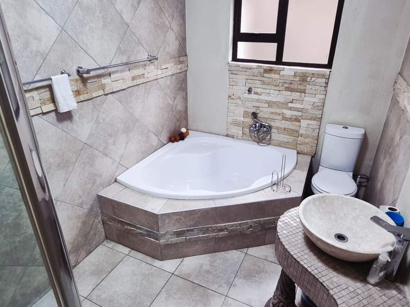 Dorado park 4 bedroom house with pool - Photo 8