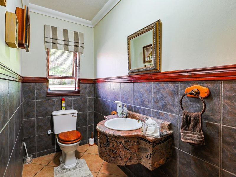 Sophisticated Family Residence Offering Style, Space and Comfort - Woodhill Golf Estate - Photo 9